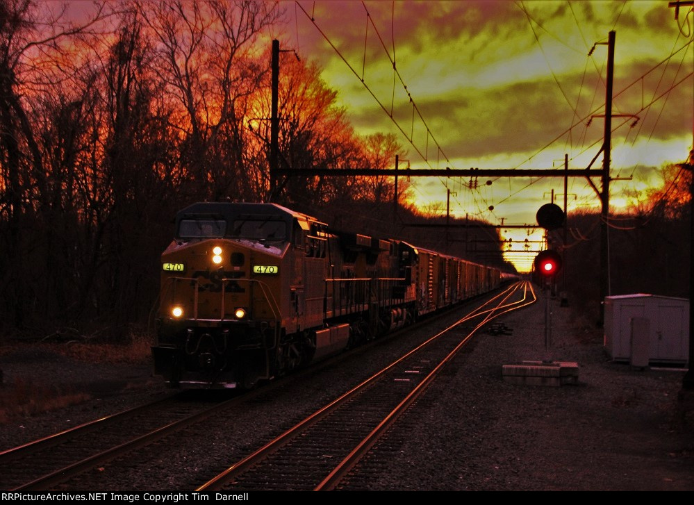CSX 470 in the last few hours of light on Q404